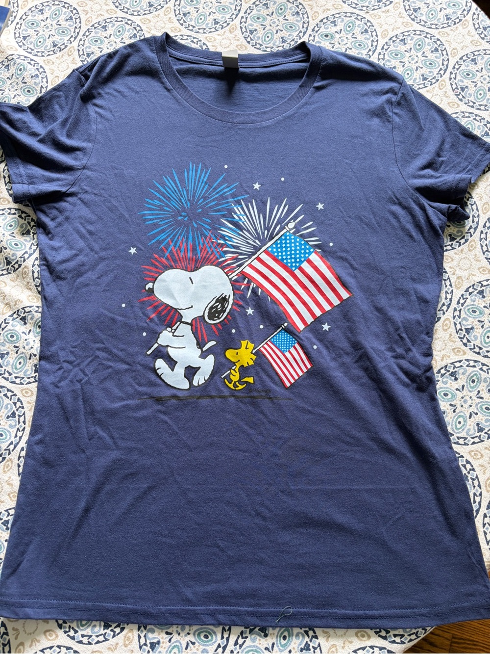 NEW Peanuts Snoopy Women’s Navy Blue Holiday Flag T-Shirt